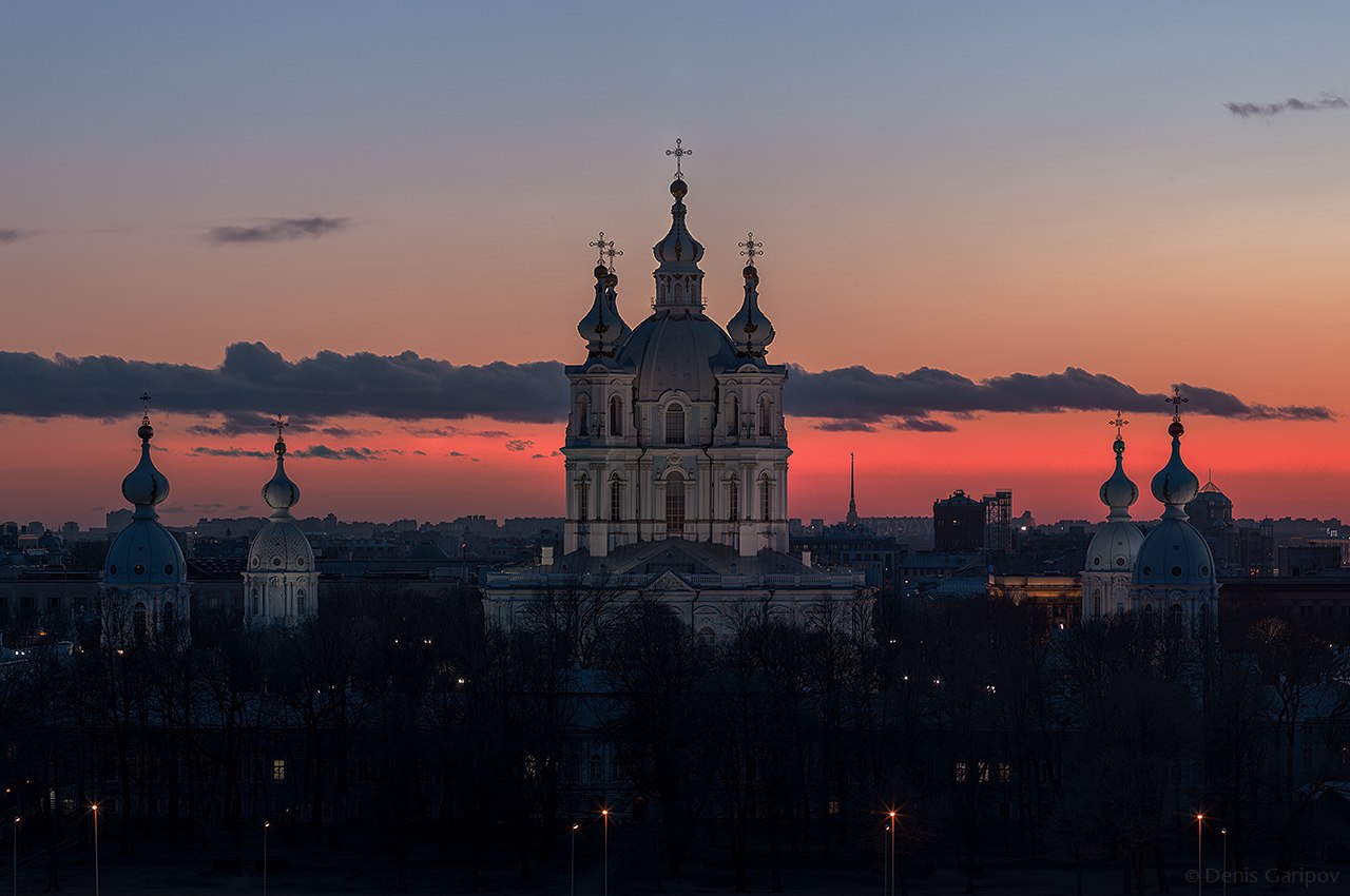 Смольный монастырь в Санкт Петербурге купола