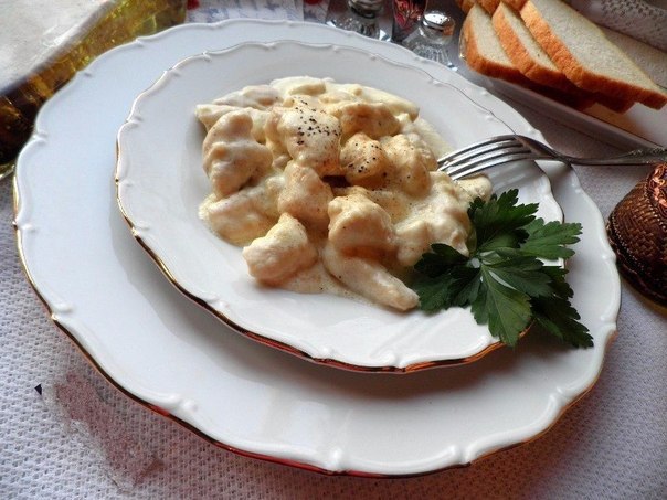 Фрикасе из курицы.Калорийность на 100 гр: 104 ккалИнгредиенты:Куриные грудки или филе — 500 ...