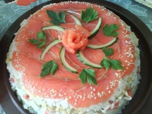 Праздничная закуска суши-торт.Ингредиенты:Рис для суши – 2 чашкиКунжут белый (по желанию) 2-3 ...