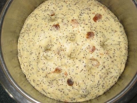Булочки с маком и изюмом.200 мл. молока50 граммов сливочного масла (размягченного)3 ст. ложки ... - 3