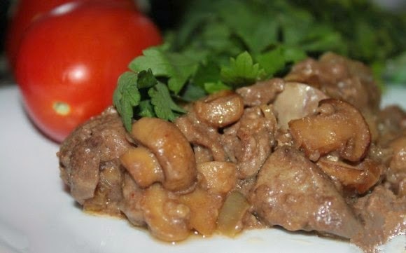 Блюдо из куриной печени. Ингредиенты Лук репчатый - 2 штуки Перец болгарский - 1 штука Чеснок - по ...