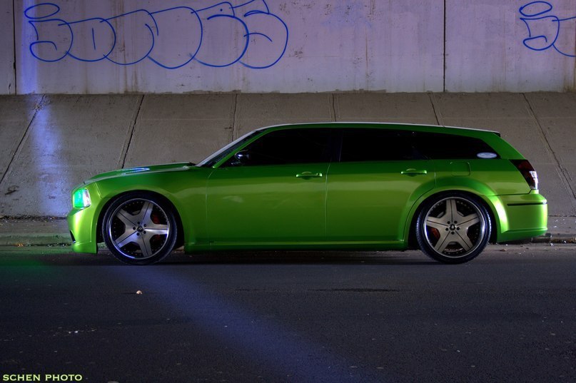 Dodge Magnum SRT-8. - 7