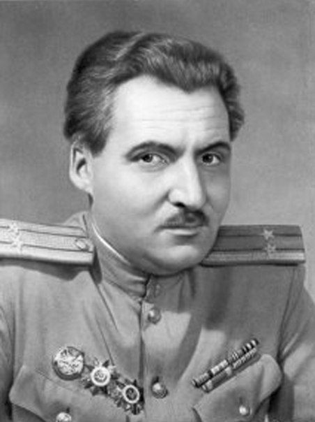 Жди меня, и я вернусь.Жди меня, и я вернусь.Только очень жди,Жди, когда наводят грустьЖелтые ...
