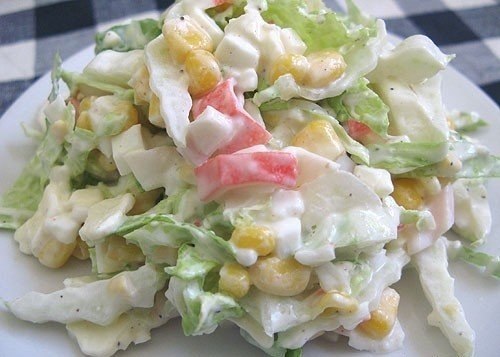 Салат с пекинской капустой и крабовыми палочками.Пекинскую капусту я открыла для себя совсем ...