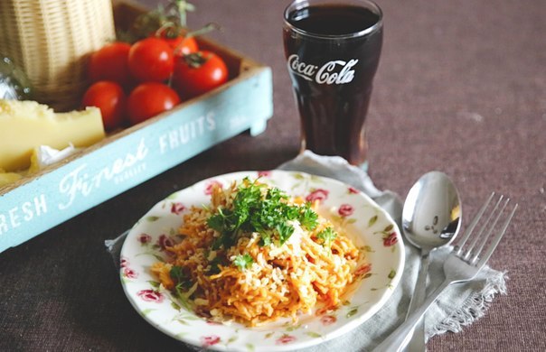 Острая томатная паста.Ингредиенты:- спагетти 500 г.- помидоры 7-10 шт.- лук 2 шт.- сухой базилик ? ... - 5