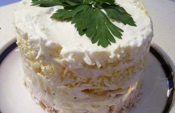 Салат "Оля-ля" Ингредиенты: Грудка куриная (вареная) — 1 шт Яблоко (лучше с кислинкой, ...
