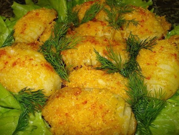 Картофель, запеченный с сыром.Ингредиенты:-1 кг молодого картофеля-50 г сливочного масла-4 столовые ...