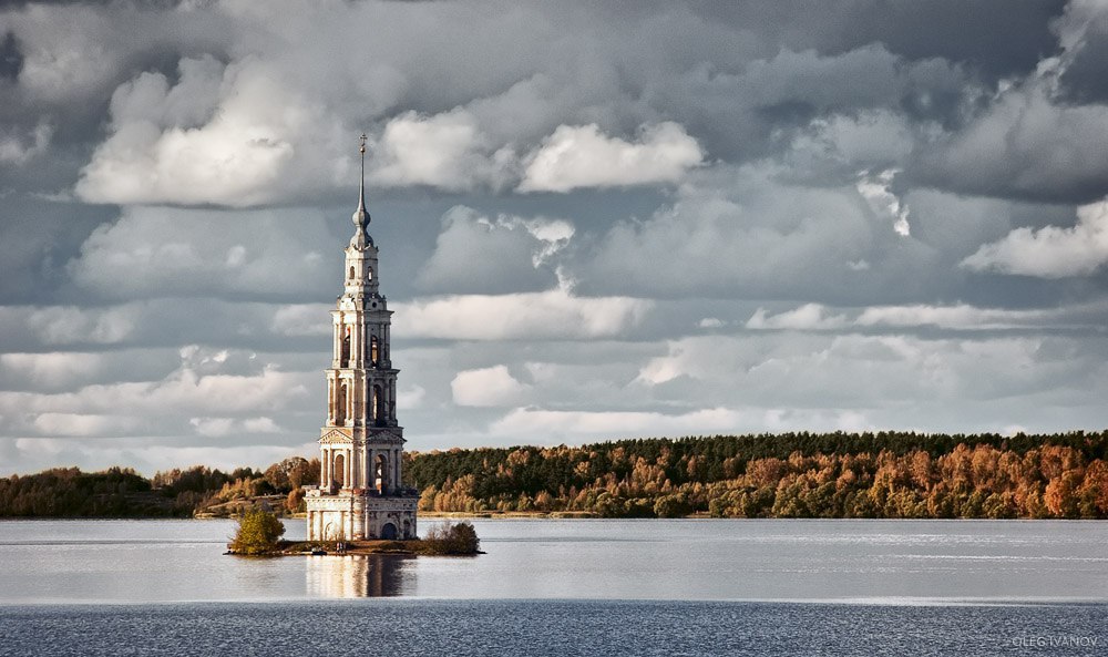 Затопленные русские города. Затопленный храм Рыбинское водохранилище. Рыбинское водохранилище Молога. Колокольня Рыбинское водохранилище. Затопленный храм Молога.