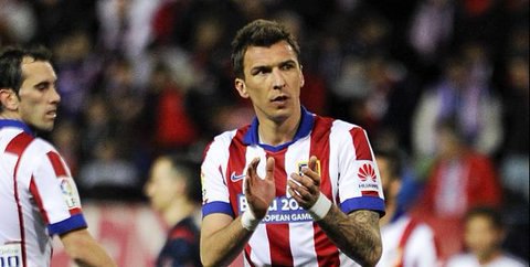 Антуан гризманн атлетико. Марио манджукич атлетико. Нападающий атлетико. Мертезакер диего коста. Альваро мората атлетико мадрид.