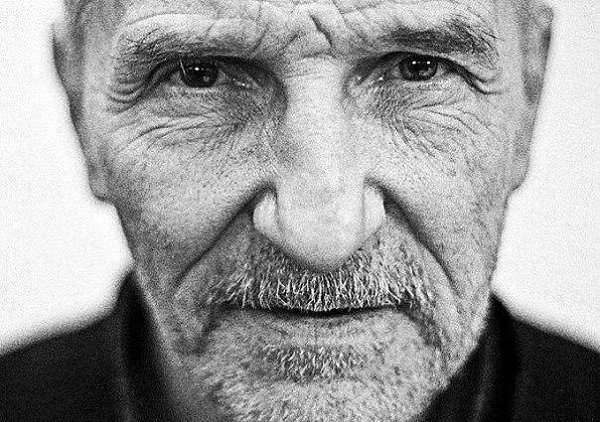 Я всего лишь человек. Я делаю ошибки, но я учусь на них. Я проваливаюсь в некоторых ситуациях, но я ...
