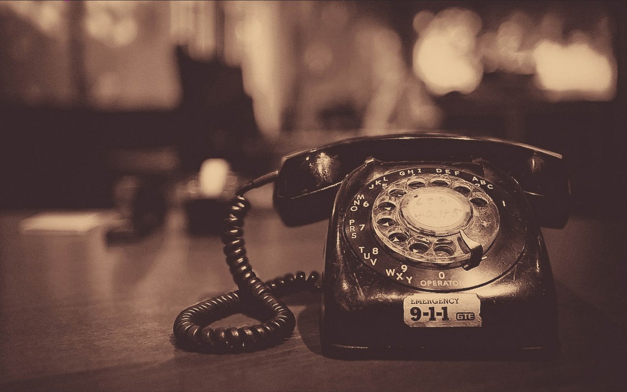 В жизни нужно иметь один важный принцип — всегда брать трубку, если тебе звонит близкий человек. ...