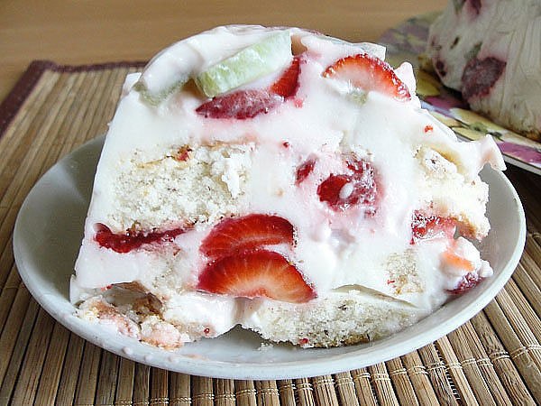 Самый нежный,вкусный,летний тортик.Ингредиенты:Для коржей:– 1 стакан манки– 1 стакан сахара– 1 ...