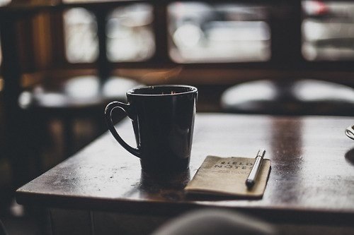 Точка ставится в отношениях, но не в чувствах. В чувствах всегда будет многоточие… - 2