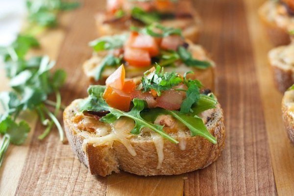 Очень вкусная подборка бутербродов.1. Закусочные бутерброды с печенью трескиИнгредиенты:· печень ... - 6