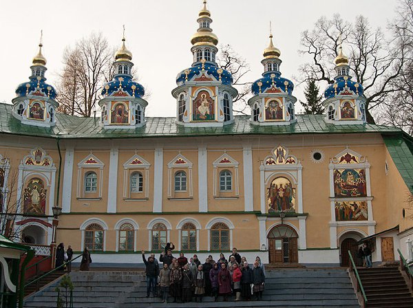 Псково печерский монастырь сегодня фото