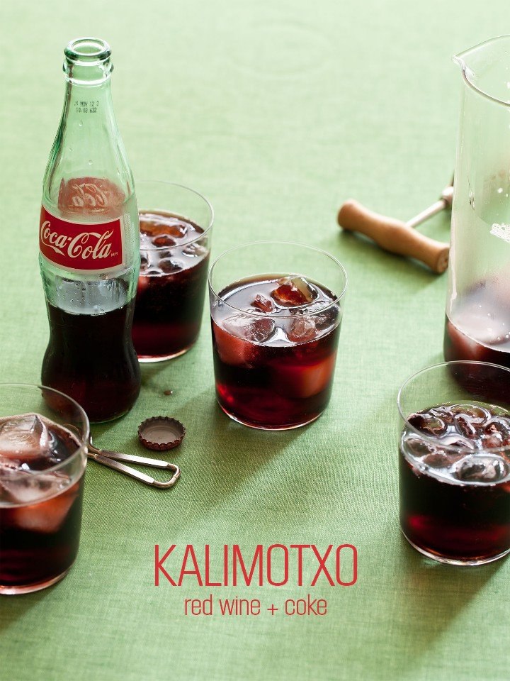 Коктейль Калимочо / Kalimotxo. Вино с колой. Коктейль из Кока колы. Коктейль из вина и колы.