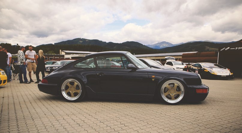 Porsche 911.