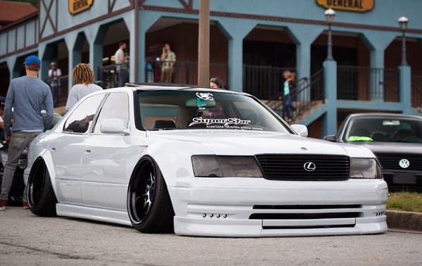 Lexus LS.