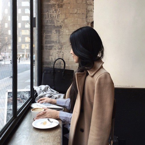 Английские фразы и выражения о жизни. At any price — любой ценой. Be in for it — влипнуть. Be that ...