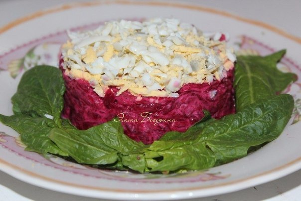 Салат "Фиолент" Очень вкусный низкокалорийный салат со свеклой и не очень соленой сельдью. ...