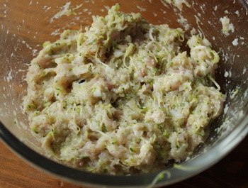 КАБАЧКОВО-КУРИНЫЕ КОТЛЕТЫ.Ингредиенты:600-700 г куриного фарша1 маленький кабачок1 небольшая ... - 5