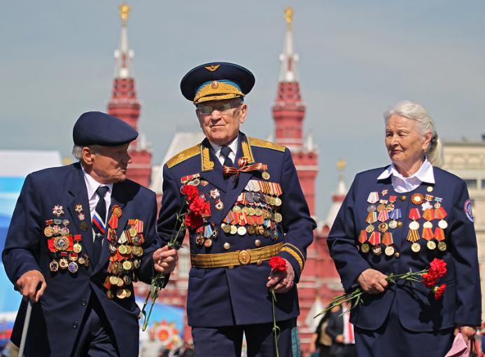 Помните! Через века, через года, - помните! О тех, кто уже не придет никогда,- помните! Не плачьте! ...