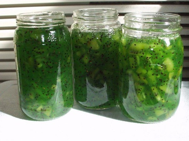 Изумрудное варенье из киви.Варенье очень вкусное и необычайно красивое!Ингредиенты:-5 киви-1 банан-1 ...