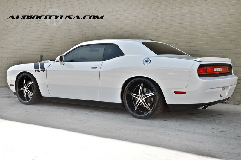 Dodge Challenger R/T. - 4