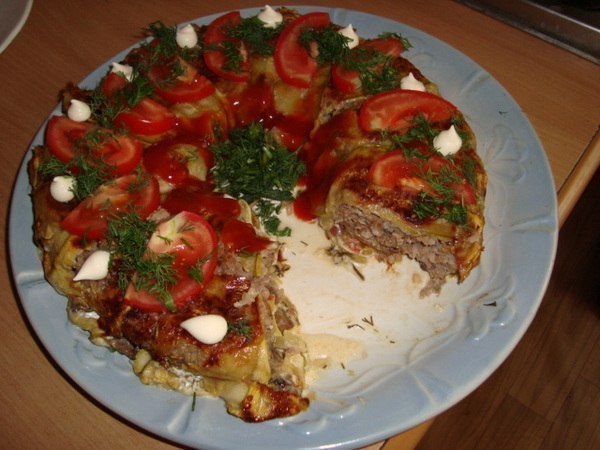 Вкусная кабачковая запеканка.Приготовление:Отварить рис- 3 столовых ложки, смешать с 500гр. фарша. ...