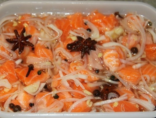 Маринованная семга по-восточному. Красная рыба вкусна и в копченом, и в соленом виде. Но это блюдо, ...