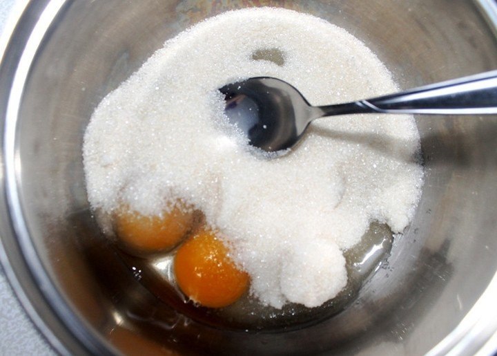 Крахмал сахар мед. Сахар на водяной бане. 0 5 Чайной ложки соды. Сода - 0,5 ч.л.. Мед 2 столовые ложки