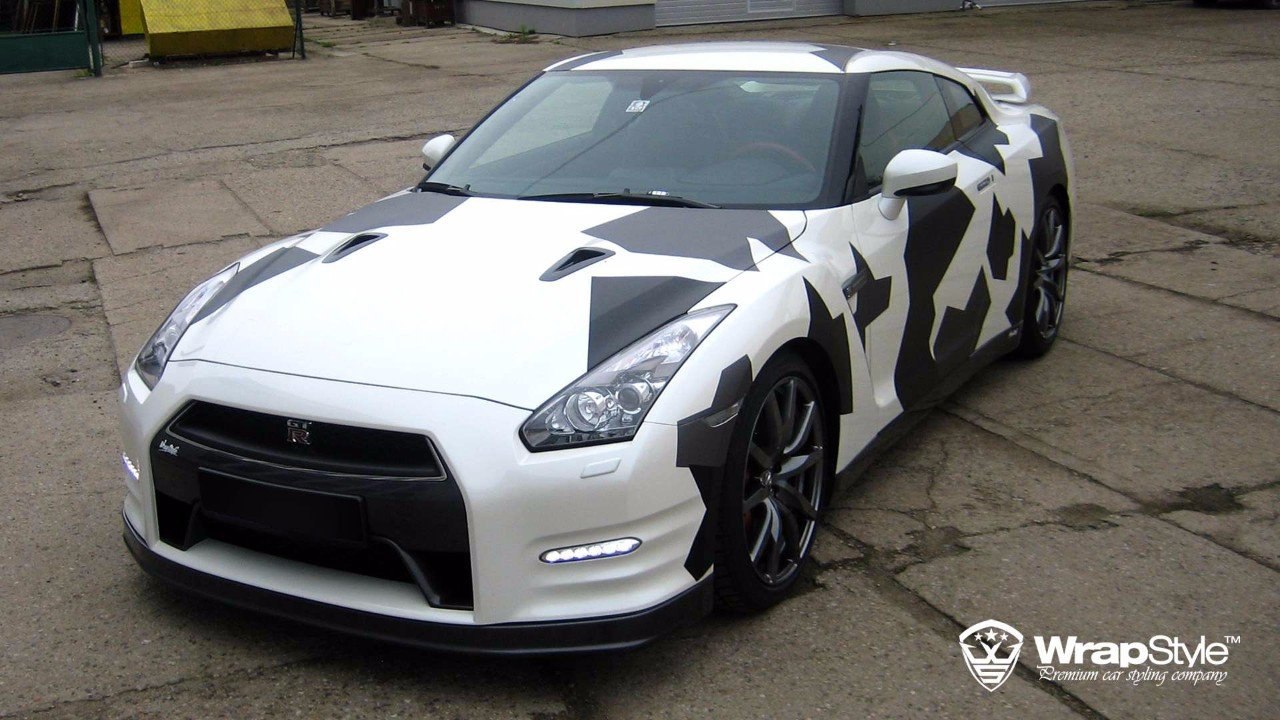 Nissan GTR snow camouflage