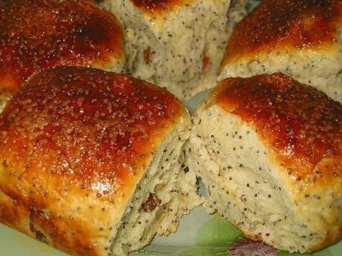 Булочки с маком и изюмом.200 мл. молока50 граммов сливочного масла (размягченного)3 ст. ложки ...