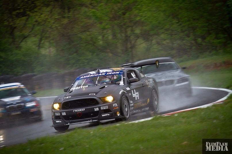 Ford Mustang - 4