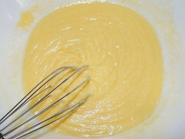 Вафли с вареной сгущенкой.Ингредиентыяйцо - 2 штсахар - 250 грсода - 1/4 ч.л.масло слив. - 250 ... - 4