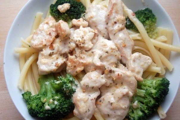 Куриная грудка запеченная в кефире. Настоящая вкуснятина. на 100грамм - 97.71 ккал, Б/Ж/У - ...
