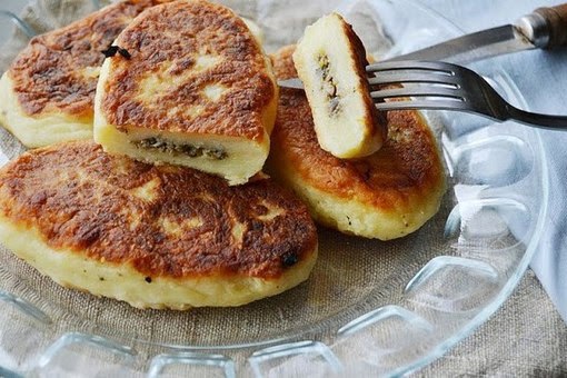 Картофельные зразы.Готовить их можно и с добавлением в тесто яиц, тогда блюдо не будет постным. ...