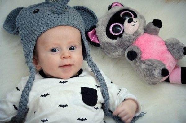 Ничего главней не может быть, Чем счастье и здоровье малыша! Так искренне за всё и всех любить Умеет ...