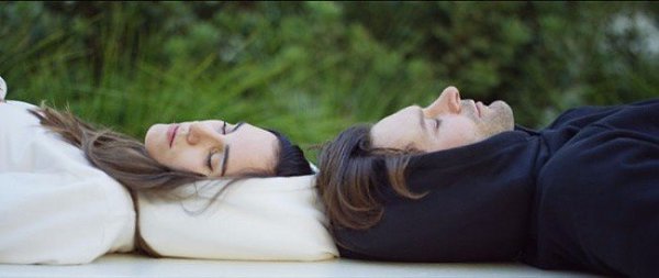 Байка с подушкой.Внутри капюшона такой толстовки находится небольшая надувная подушка. Надув ее и ...