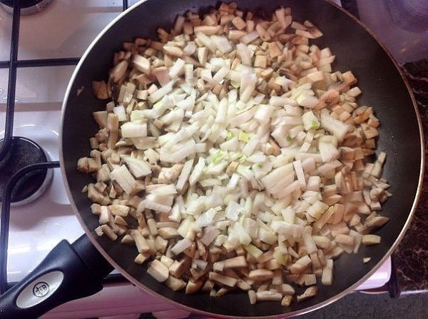 Жюльен с курицей и грибами. Это блюдо очень любит мой муж. Достаточно легкий в приготовлении, а ... - 5