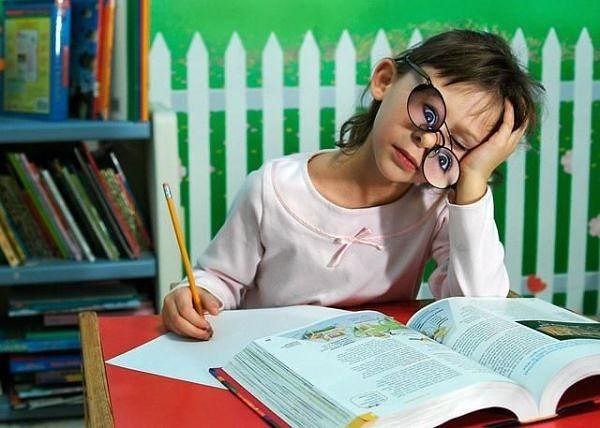 В 17.00 села с ребенком делать уроки. 18.00 выпила валерьянку. 19.00 дернула коньяка. 20.00 дышу ...