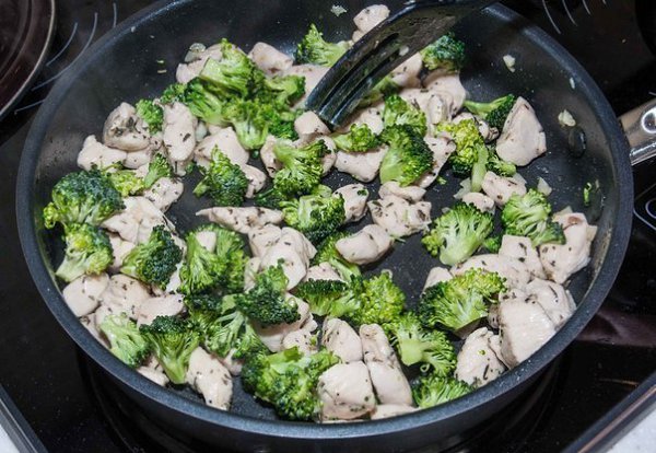 Паста с курицей, овощами и сливочным соусом.Идеальная паста для семьи с детьми! Разноцветная, ... - 5
