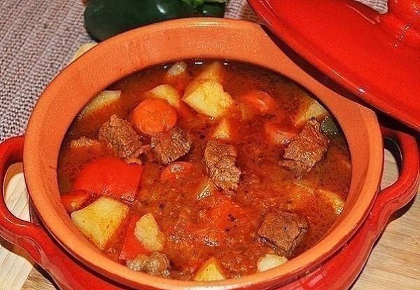 17 потрясающих рецептов блюд в горшочках. 1.Жаркое из курицы по-русски Ингредиенты: Курица весом ... - 5