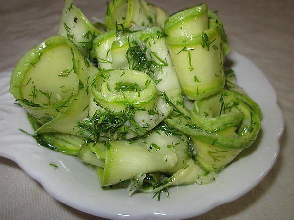 ВОЛШЕБНЫЕ БЫСТРЫЕ МАРИНОВАННЫЕ КАБАЧКИ С МЕДОМ И ЧЕСНОКОМ - ПРОСТО, БЫСТРО И ОООООЧЕНЬ ВКУСНО! ...