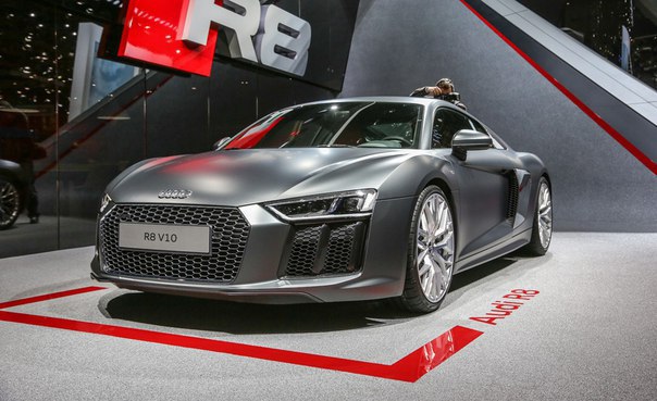 Audi    R8  .      V10 plus ...