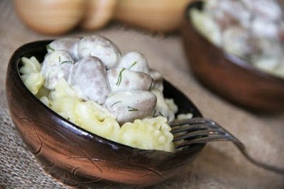 КУРИНЫЕ СЕРДЕЧКИ В СОУСЕ.ИНГРЕДИЕНТЫ: куриные сердечки - 700 г; сметана 20% - 3 ст. л. (с горкой); ...