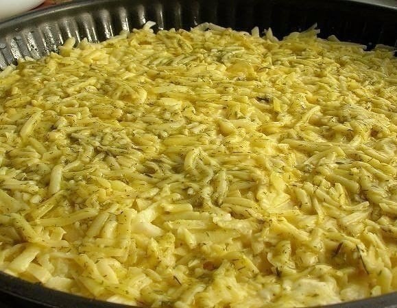ОБАЛДЕННАЯ ЗАПЕКАНКА ИЗ ТЕРТОГО КАРТОФЕЛЯ.Ингредиенты: 6 средних картофелин 2 яйца 2 зубчика чеснока ... - 4