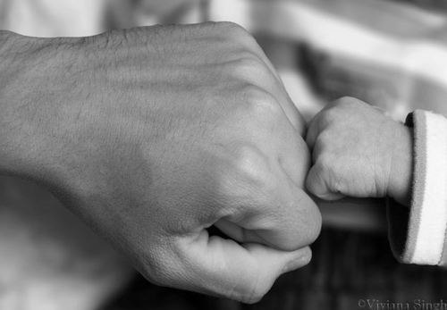 Сильный человек – это не тот, кто побеждает слабого, а тот, кто помогает слабому стать сильным.