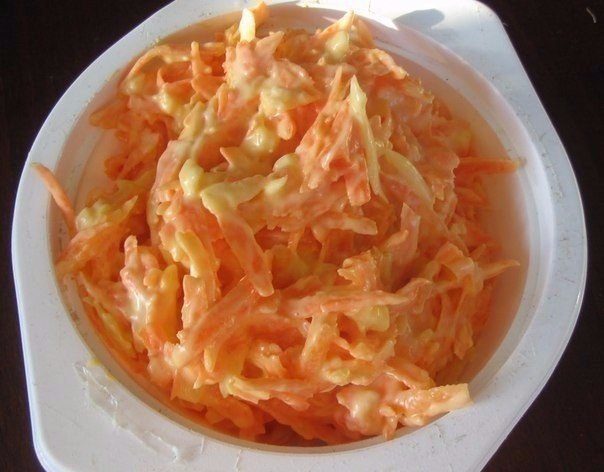 Морковный салат с сыром и чесноком.Ингредиенты:- 1 крупная морковка (или 2 средних);- 100 гр. сыра;- ...