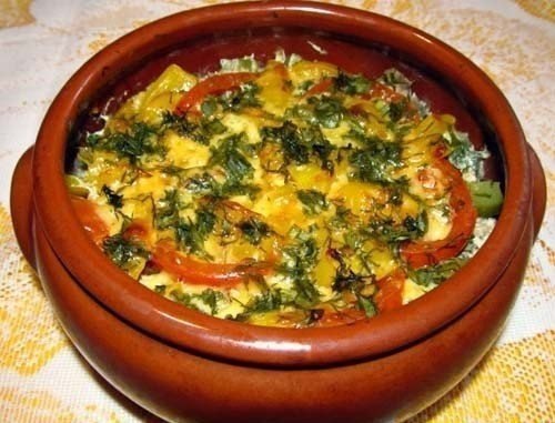 17 потрясающих рецептов блюд в горшочках. 1.Жаркое из курицы по-русски Ингредиенты: Курица весом ... - 4